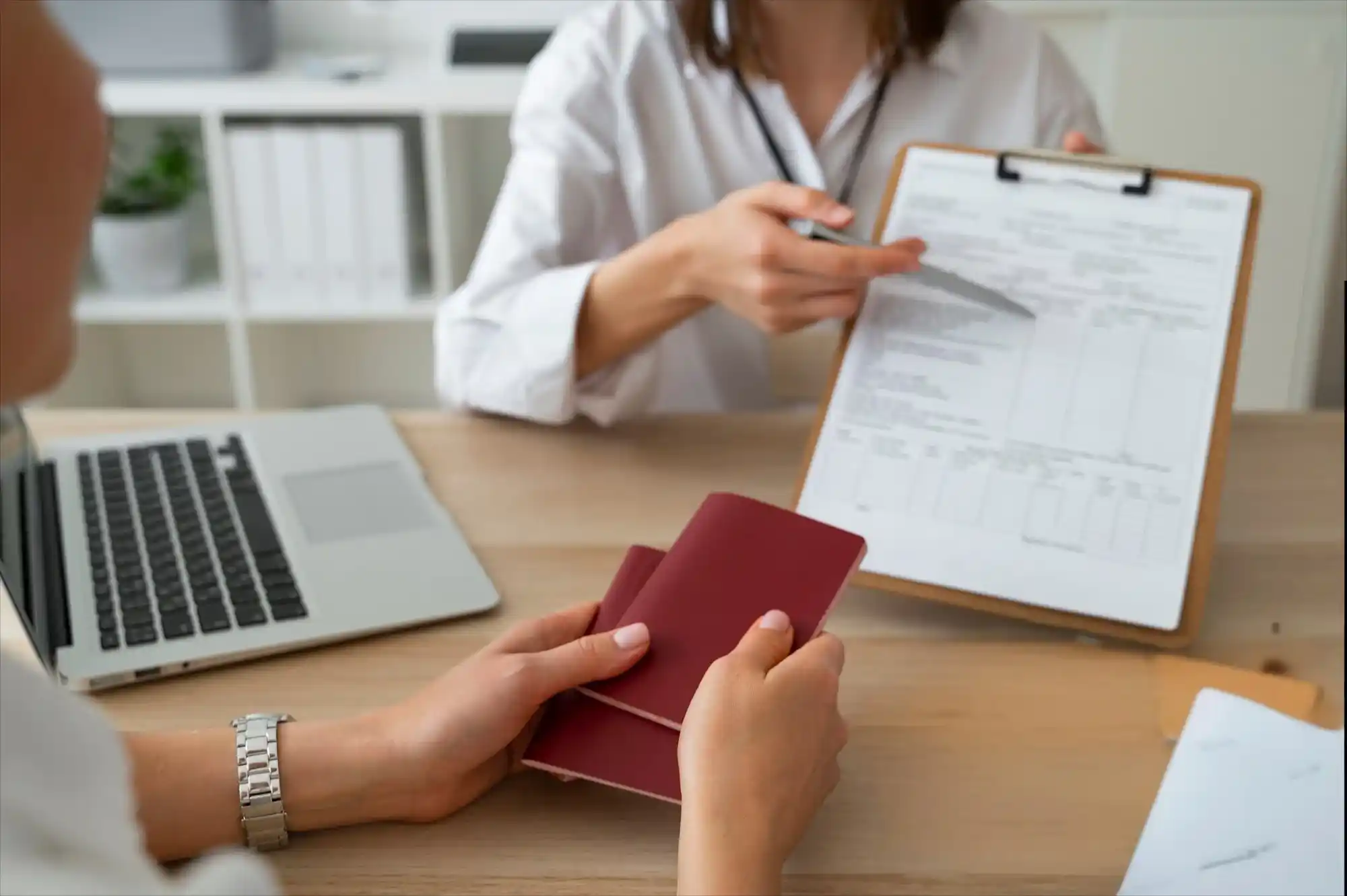 Trabajo y visados para profesionales en Barcelona oportunidades para extranjeros