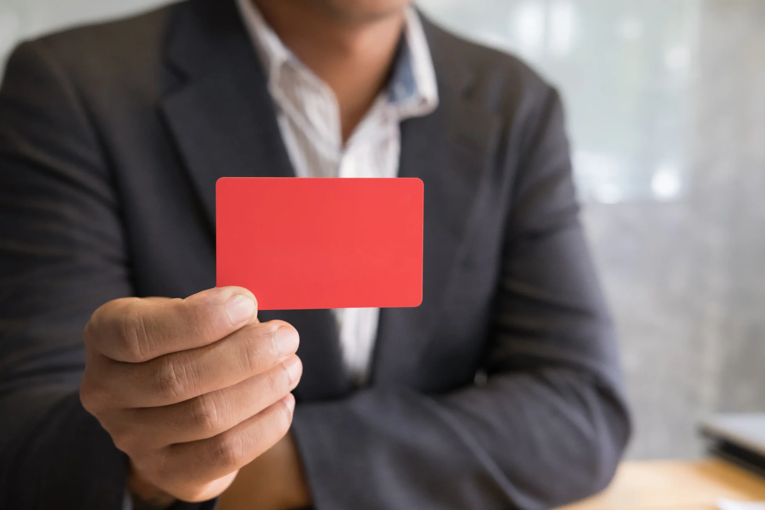 Tarjeta roja en España todo lo que necesitas saber